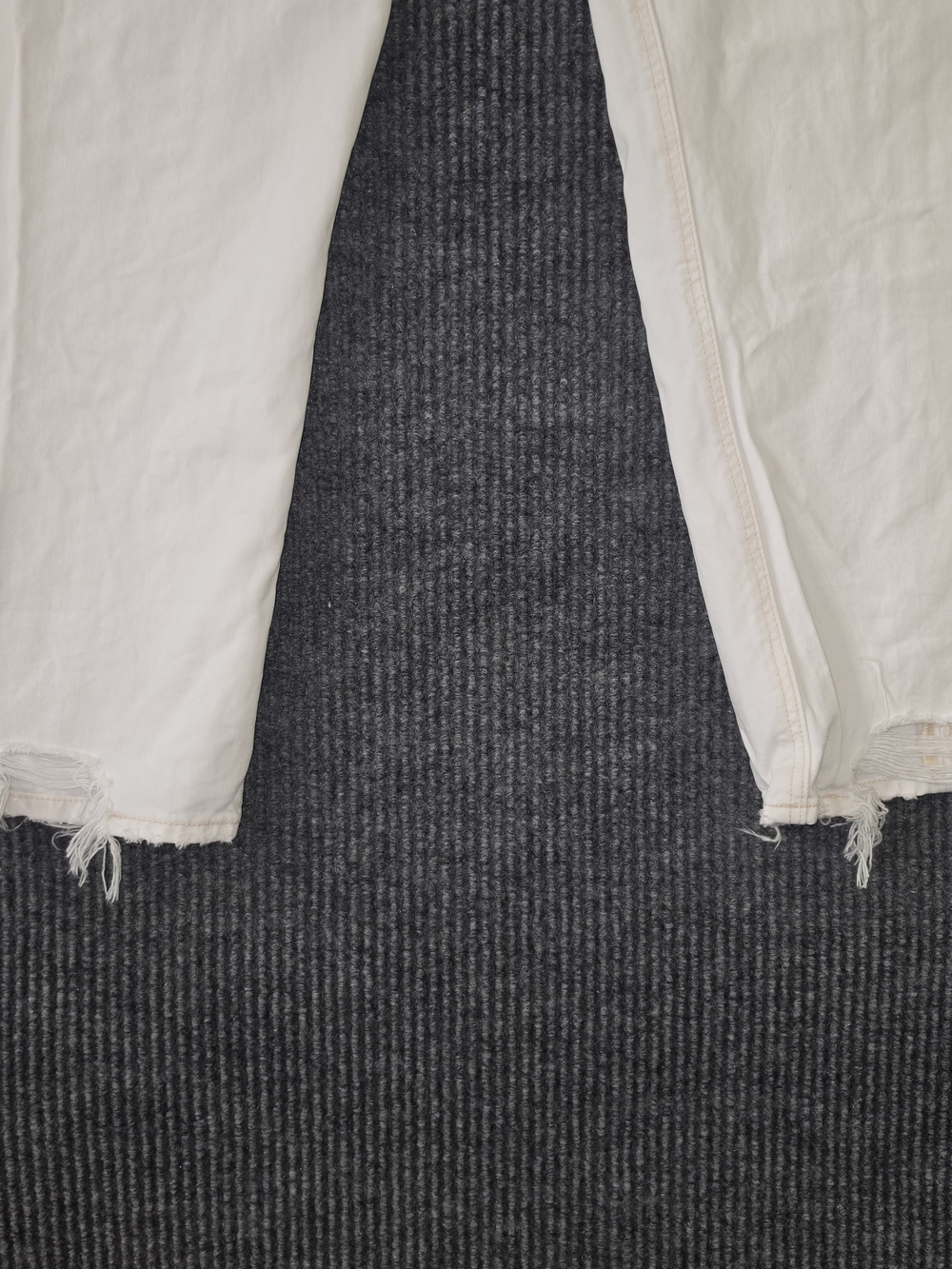 American Eagle White Denim Jeans with Copper Hardware - Picture 10 of 10